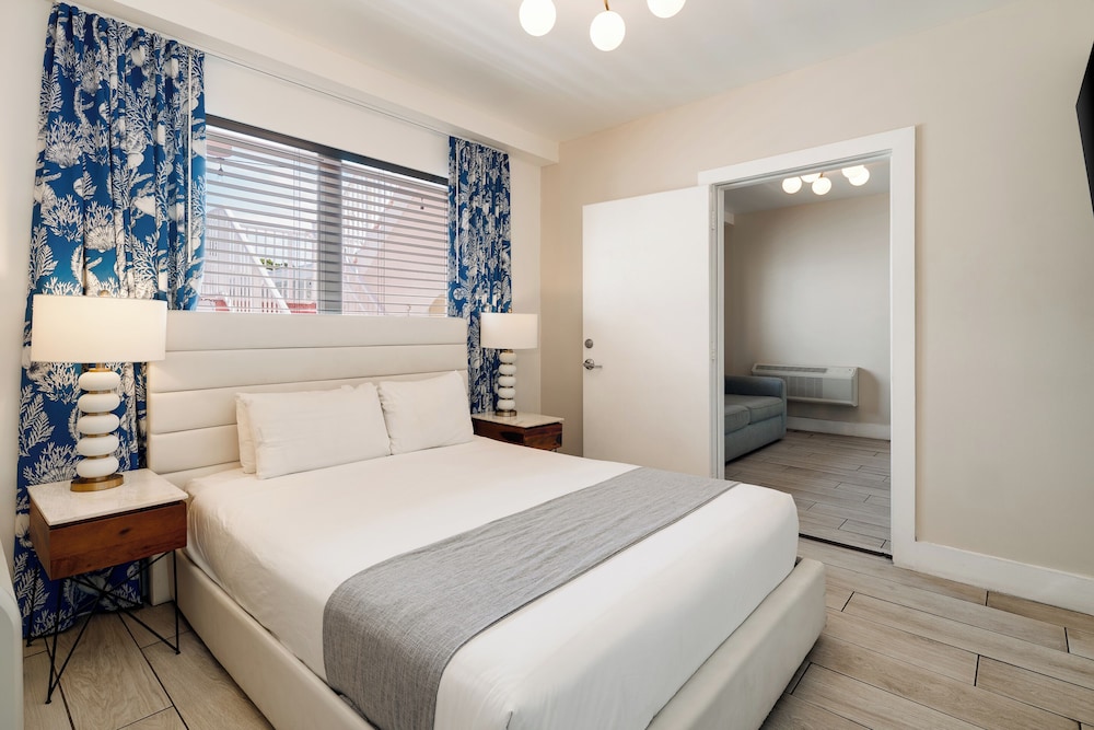 Waterside Hotel and Suites — Hotel rooms in Miami, Florida