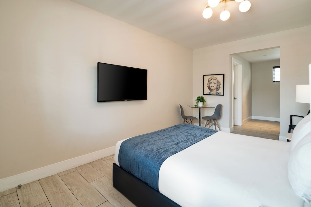 Waterside Hotel and Suites — Hotel rooms in Miami, Florida