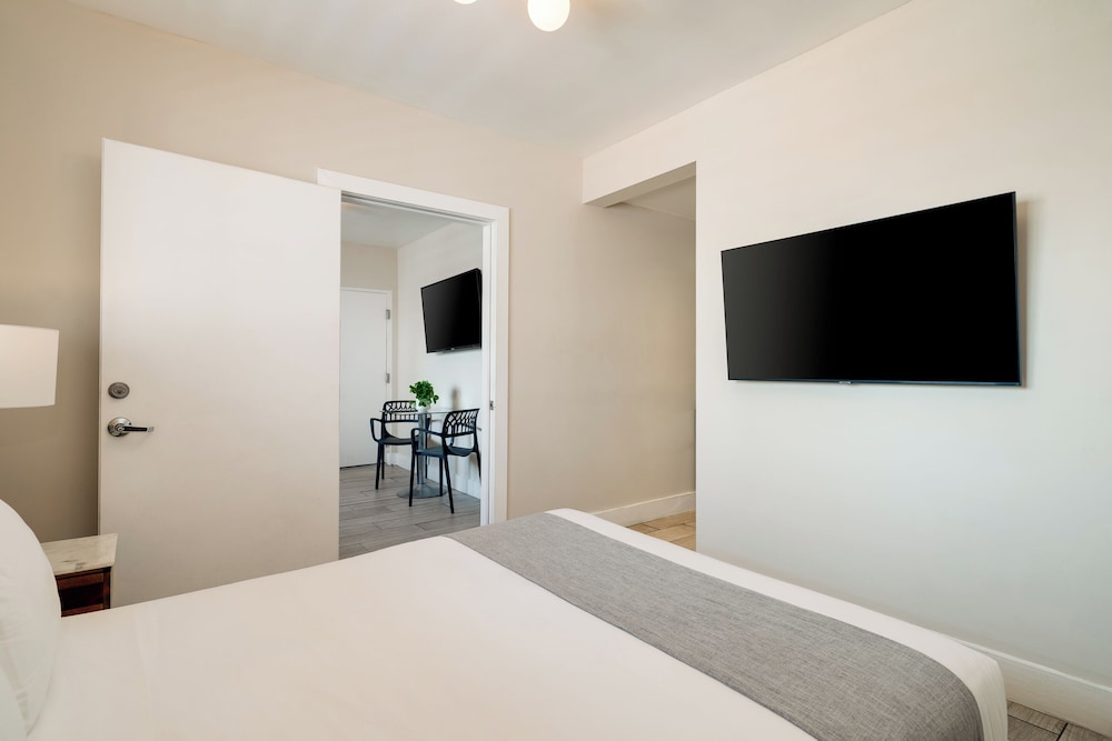 Waterside Hotel and Suites — Hotel rooms in Miami, Florida