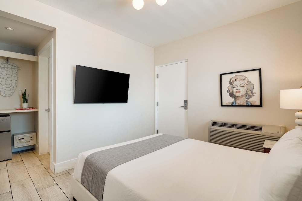 Waterside Hotel and Suites — Hotel rooms in Miami, Florida