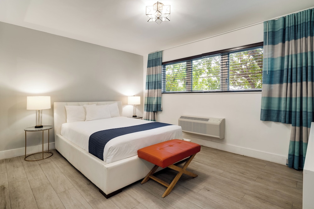 Waterside Hotel and Suites — Hotel rooms in Miami, Florida