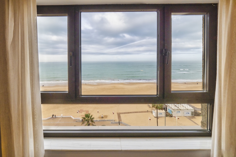 Hotel Cádiz Paseo del Mar Affiliated by Meliá