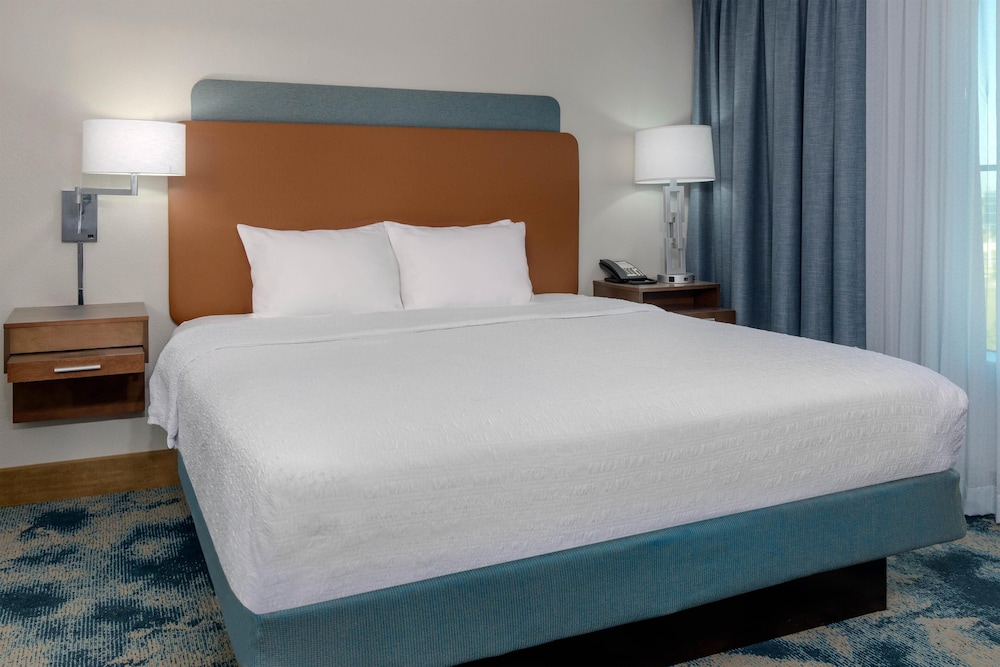 Hampton Inn & Suites Tampa Airport Avion Park Westshore — Hotel rooms in Tampa, Florida