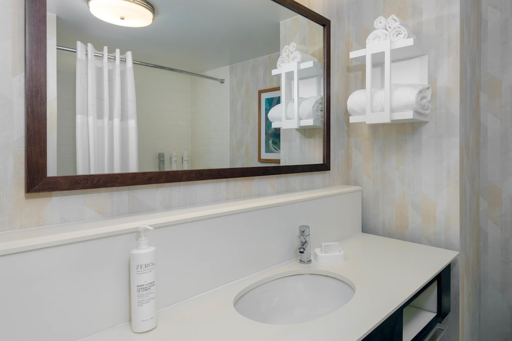 Hampton Inn & Suites Tampa Airport Avion Park Westshore — Hotel rooms in Tampa, Florida
