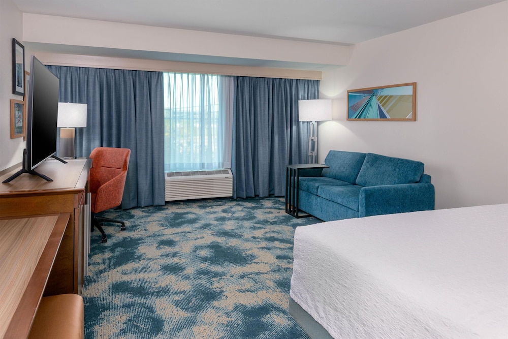 Hampton Inn & Suites Tampa Airport Avion Park Westshore — Hotel rooms in Tampa, Florida