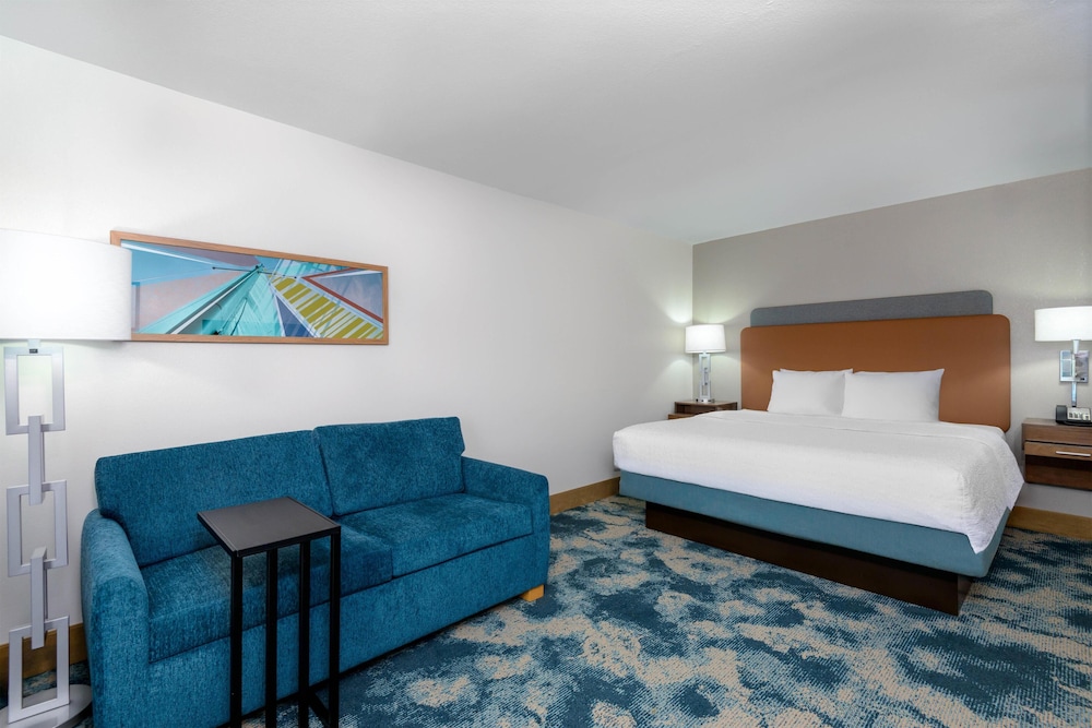 Hampton Inn & Suites Tampa Airport Avion Park Westshore — Hotel rooms in Tampa, Florida