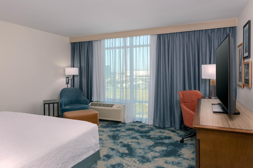 Hampton Inn & Suites Tampa Airport Avion Park Westshore — Hotel rooms in Tampa, Florida