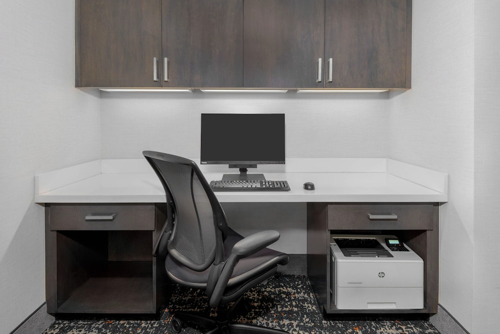 Hampton Inn & Suites Tampa Airport Avion Park Westshore — Hotel rooms in Tampa, Florida