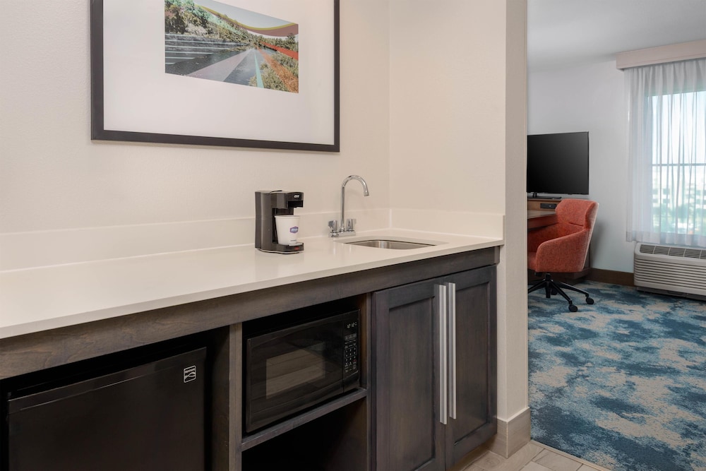 Hampton Inn & Suites Tampa Airport Avion Park Westshore — Hotel rooms in Tampa, Florida
