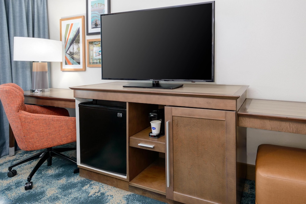 Hampton Inn & Suites Tampa Airport Avion Park Westshore — Hotel rooms in Tampa, Florida