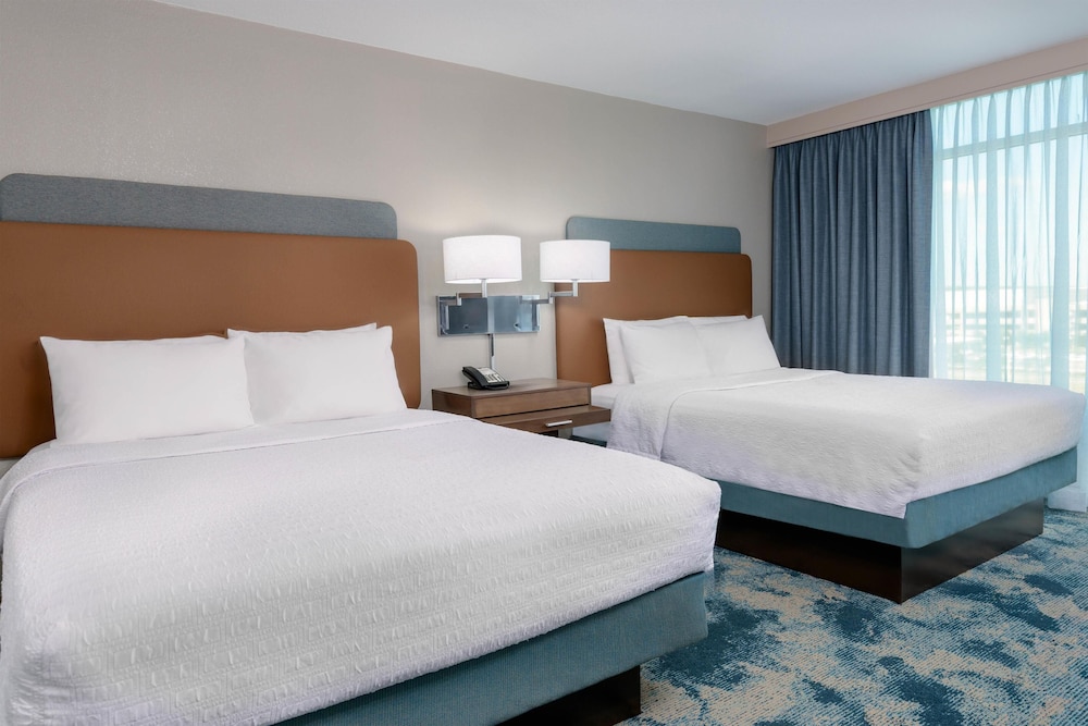 Hampton Inn & Suites Tampa Airport Avion Park Westshore — Hotel rooms in Tampa, Florida