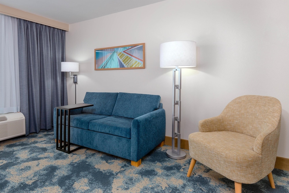 Hampton Inn & Suites Tampa Airport Avion Park Westshore — Hotel rooms in Tampa, Florida