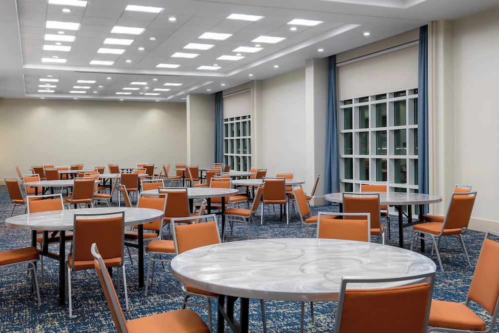 Hampton Inn & Suites Tampa Airport Avion Park Westshore — Restaurant & bars in Tampa, Florida