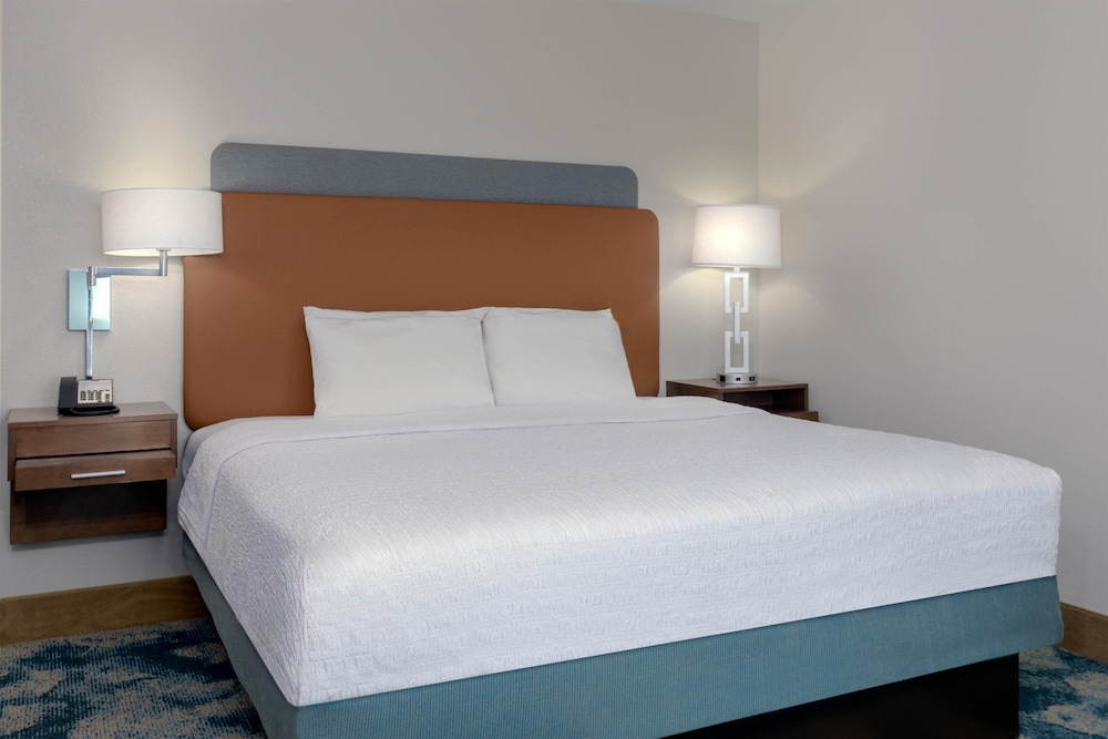Hampton Inn & Suites Tampa Airport Avion Park Westshore — Hotel rooms in Tampa, Florida