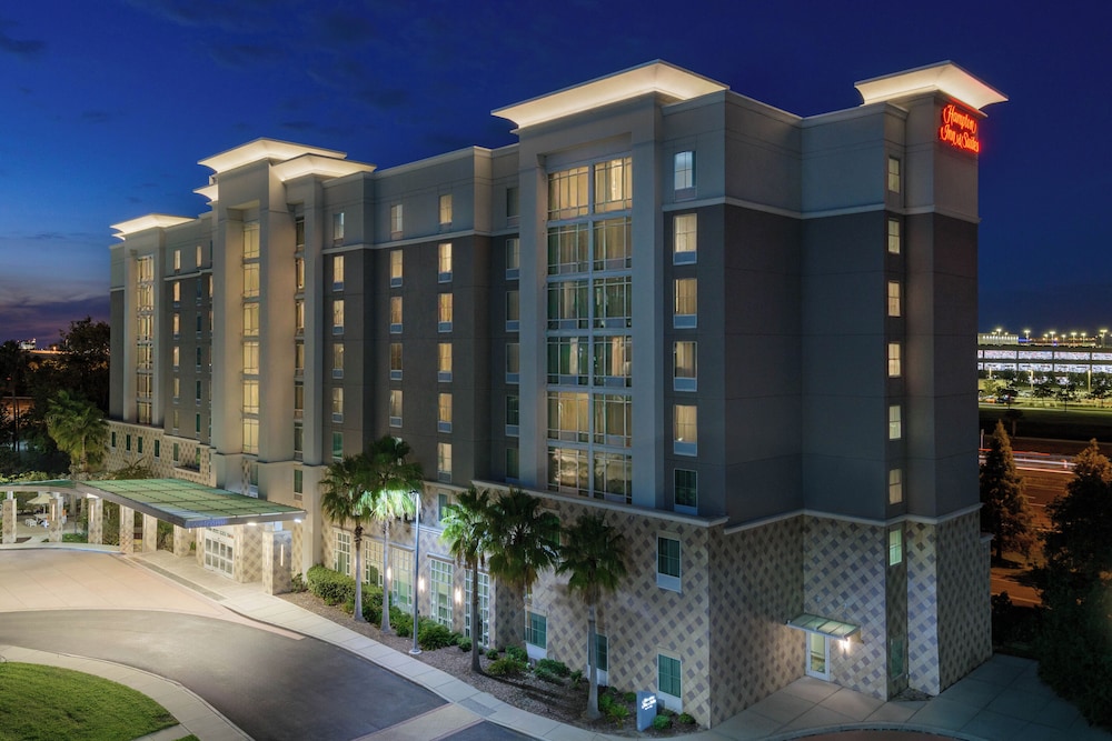 Hampton Inn & Suites Tampa Airport Avion Park Westshore — Hotel building in Tampa, Florida
