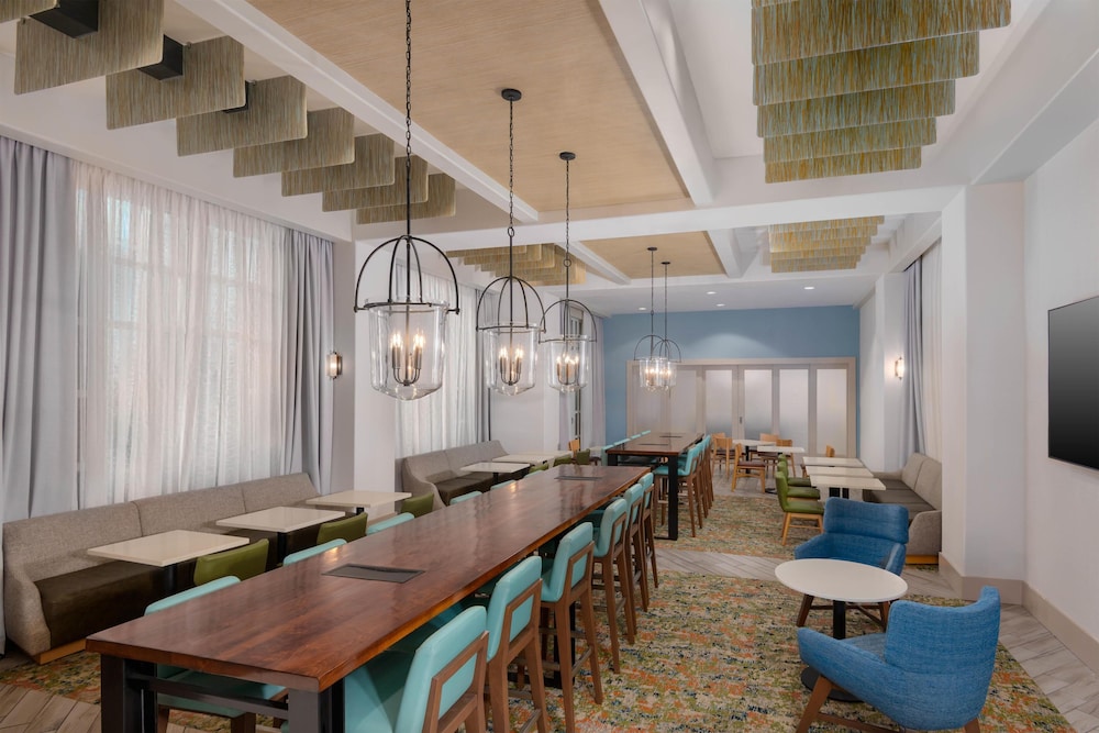 Hampton Inn & Suites Tampa Airport Avion Park Westshore — Restaurant & bars in Tampa, Florida