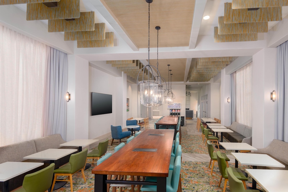 Hampton Inn & Suites Tampa Airport Avion Park Westshore — Restaurant & bars in Tampa, Florida