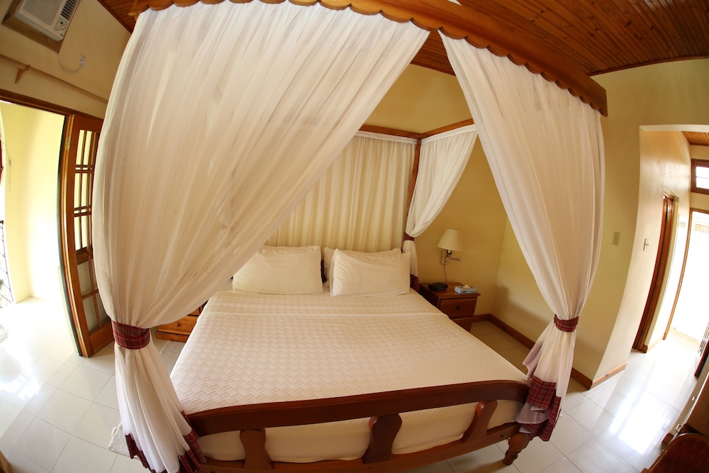 Charela Inn Hotel — Hotel rooms in Negril