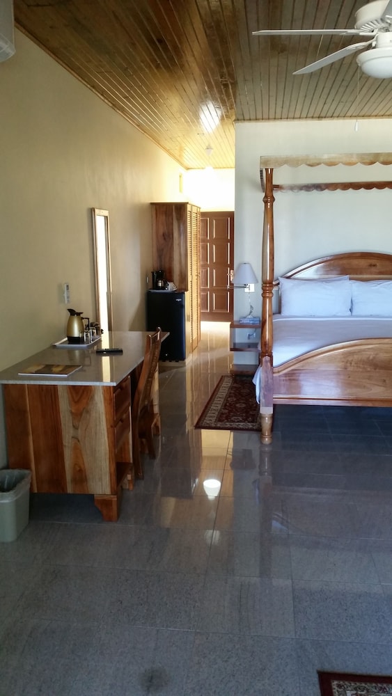 Charela Inn Hotel — Hotel rooms in Negril