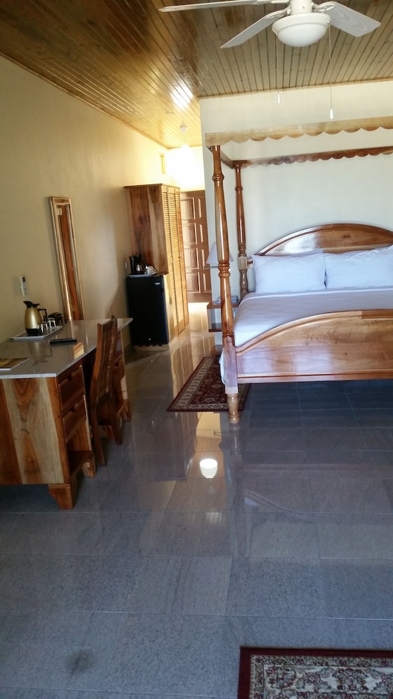 Charela Inn Hotel — Hotel rooms in Negril
