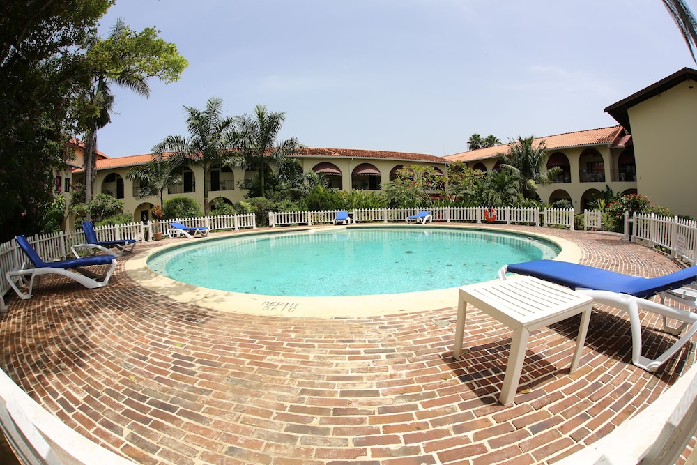 Charela Inn Hotel — Swimming pool in Negril