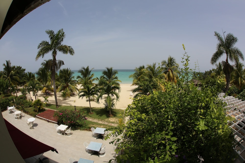 Charela Inn Hotel — Beach in Negril