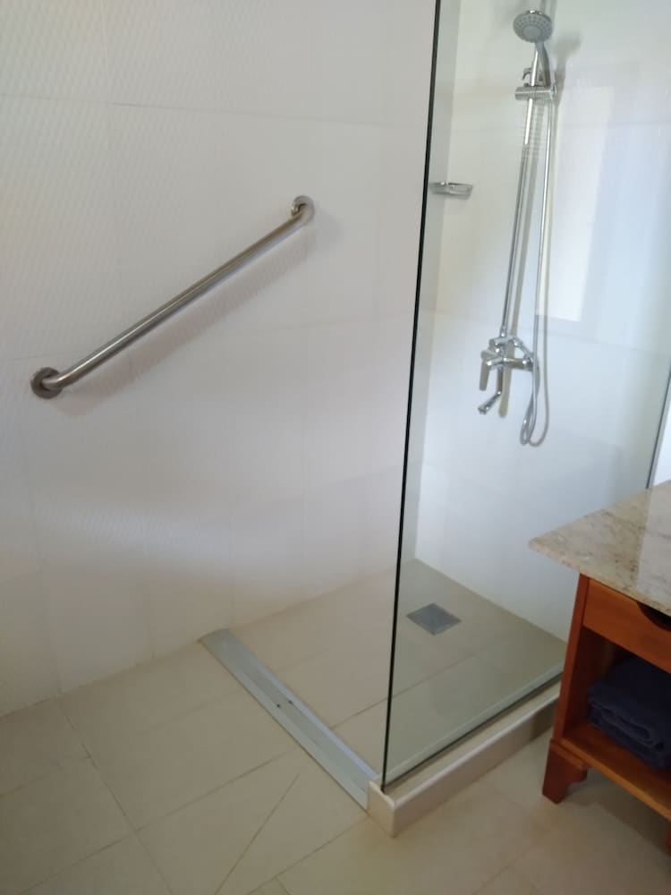 Charela Inn Hotel — Hotel rooms in Negril