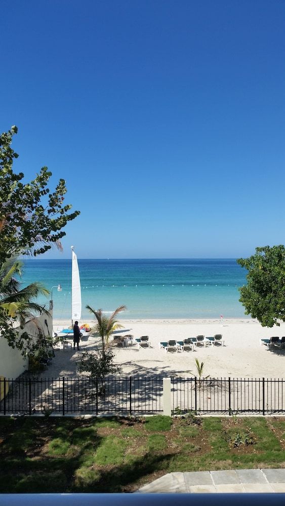 Charela Inn Hotel image