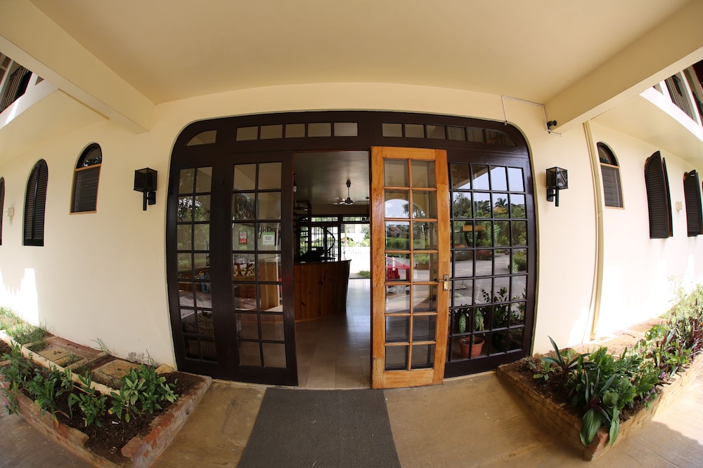 Charela Inn Hotel — Hotel building in Negril