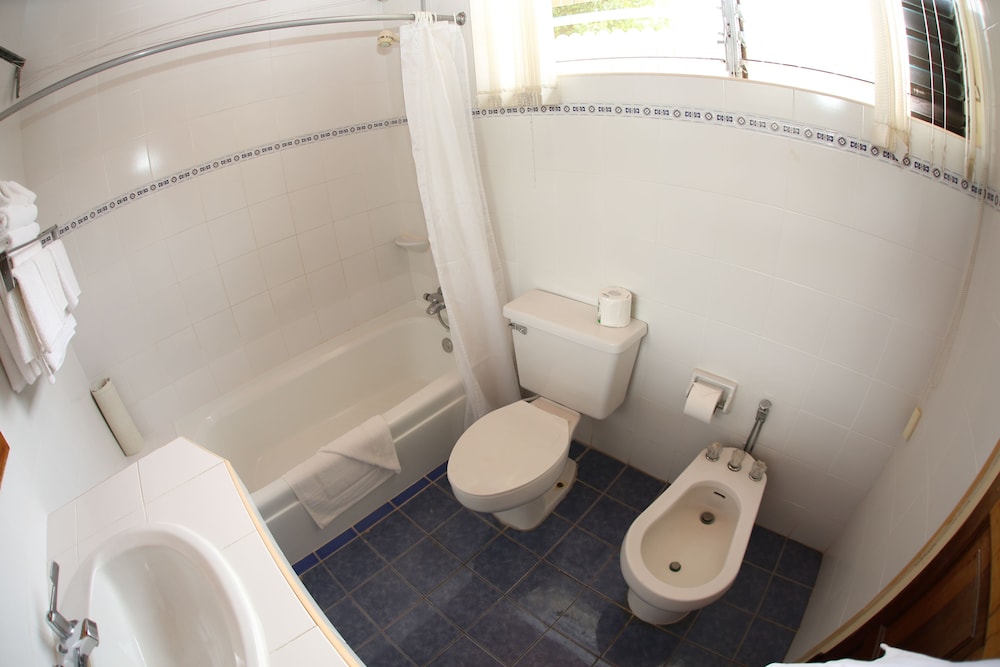 Charela Inn Hotel — Hotel rooms in Negril