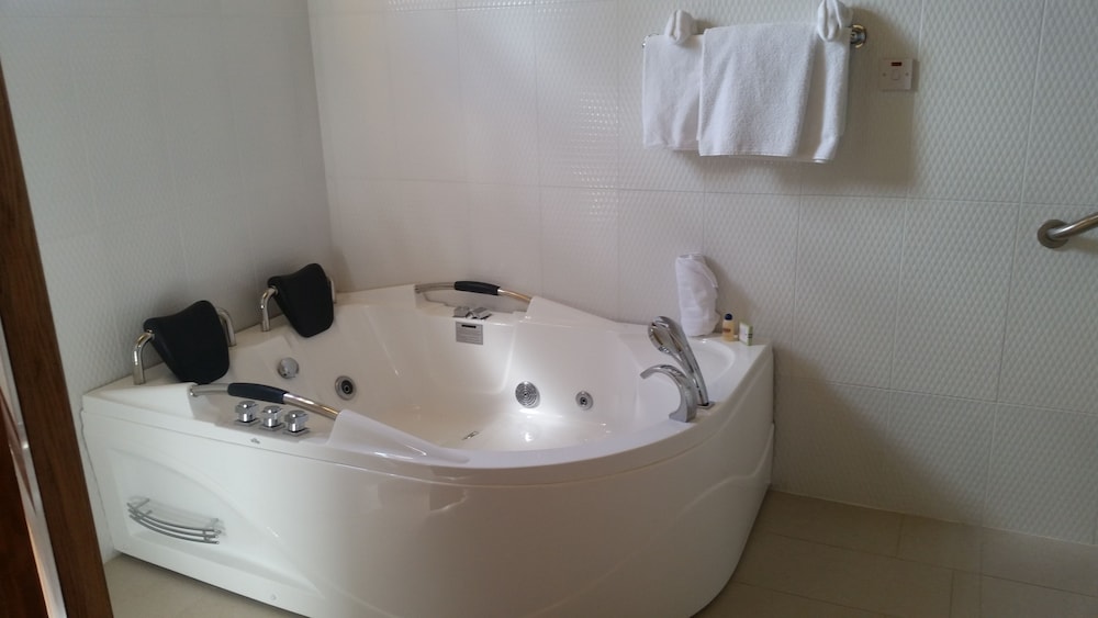 Charela Inn Hotel — Spa in Negril