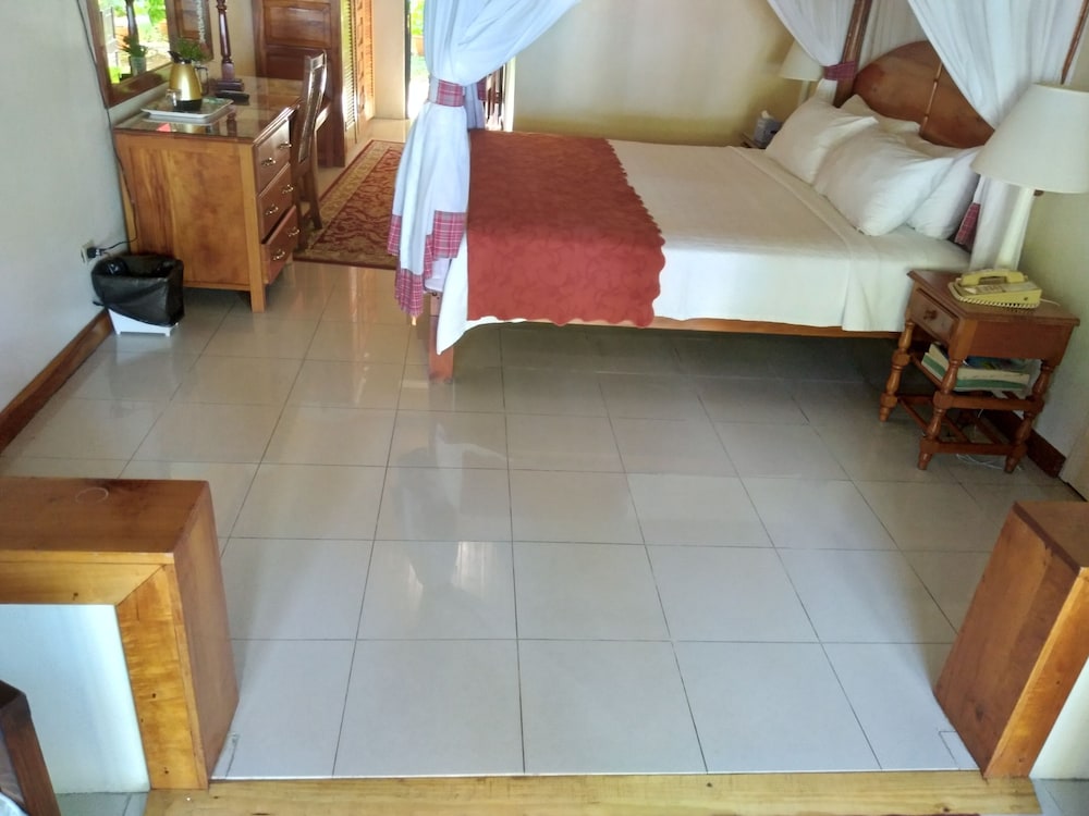 Charela Inn Hotel — Hotel rooms in Negril
