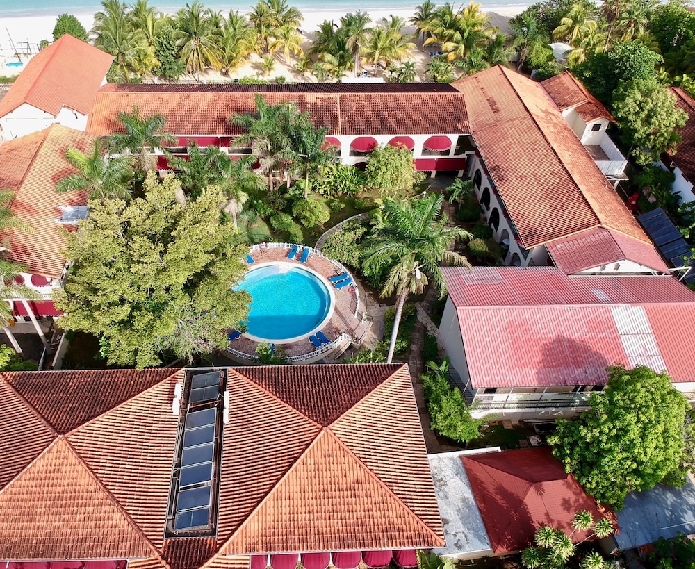 Charela Inn Hotel — Hotel building in Negril