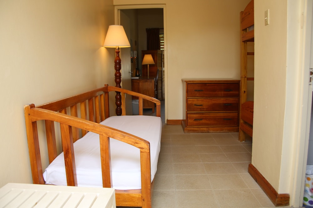 Charela Inn Hotel — Hotel rooms in Negril