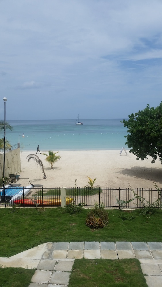 Charela Inn Hotel — Beach in Negril