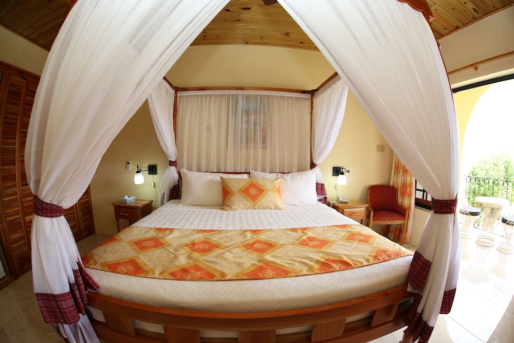 Charela Inn Hotel — Hotel rooms in Negril