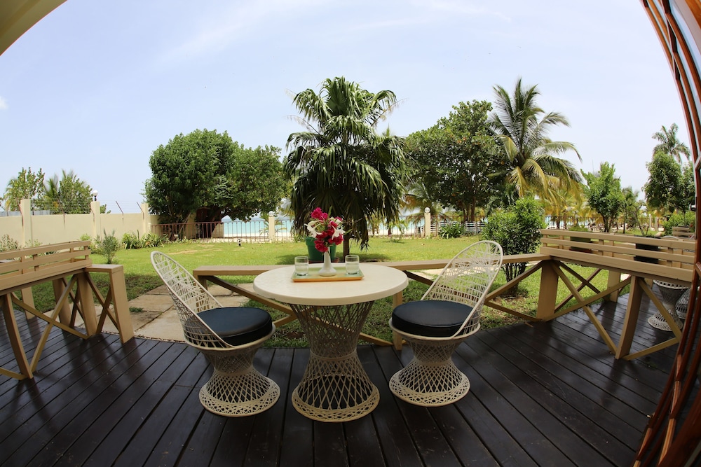 Charela Inn Hotel — Beach in Negril
