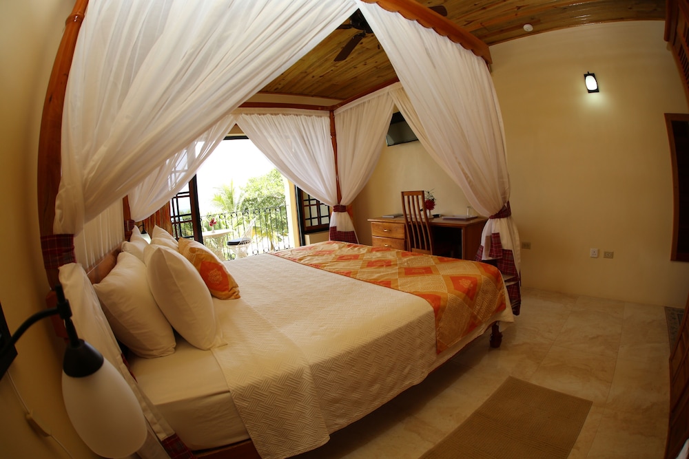 Charela Inn Hotel — Hotel rooms in Negril