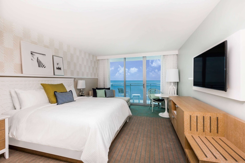 Wyndham Grand Clearwater Beach — Hotel rooms in Clearwater, Florida