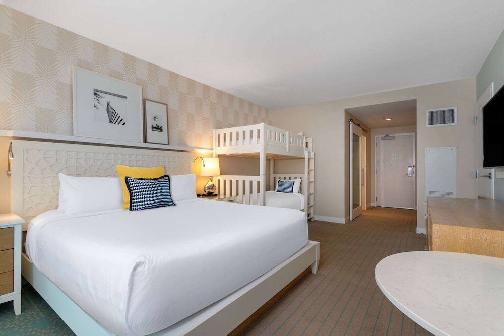 Wyndham Grand Clearwater Beach — Hotel rooms in Clearwater, Florida