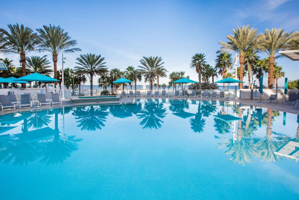 Wyndham Grand Clearwater Beach — Swimming pool in Clearwater, Florida