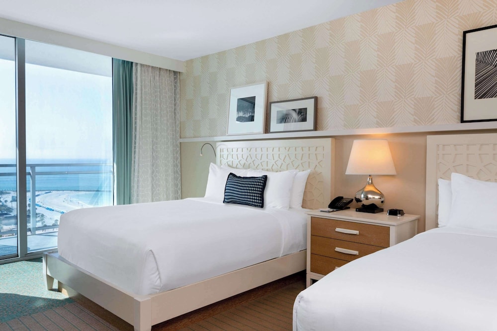 Wyndham Grand Clearwater Beach — Hotel rooms in Clearwater, Florida