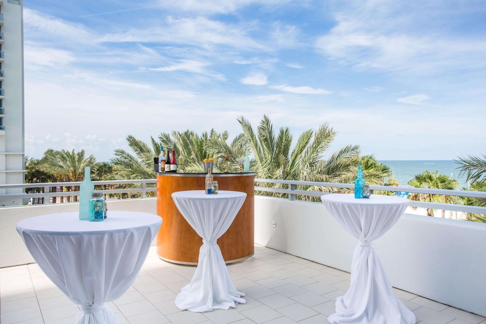 Wyndham Grand Clearwater Beach — Restaurant & bars in Clearwater, Florida
