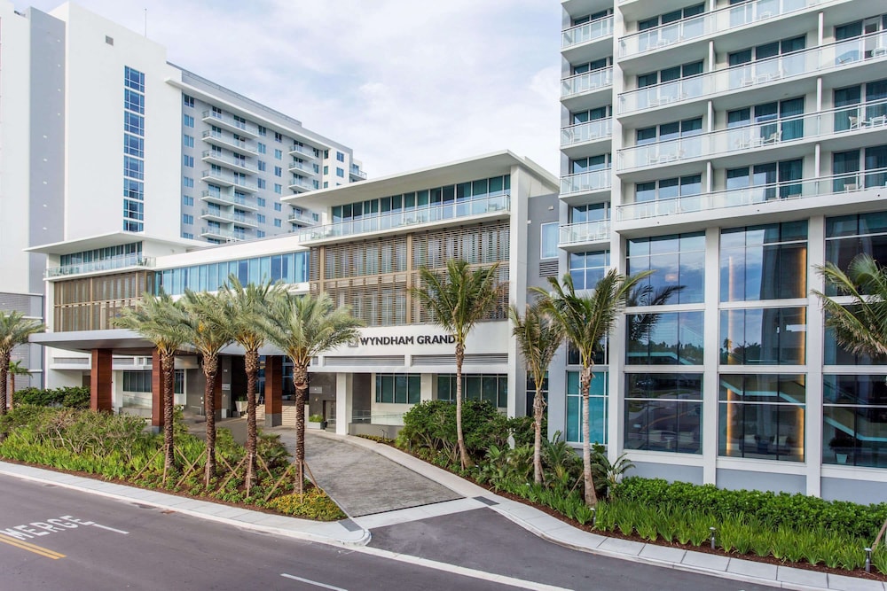 Wyndham Grand Clearwater Beach — Hotel building in Clearwater, Florida