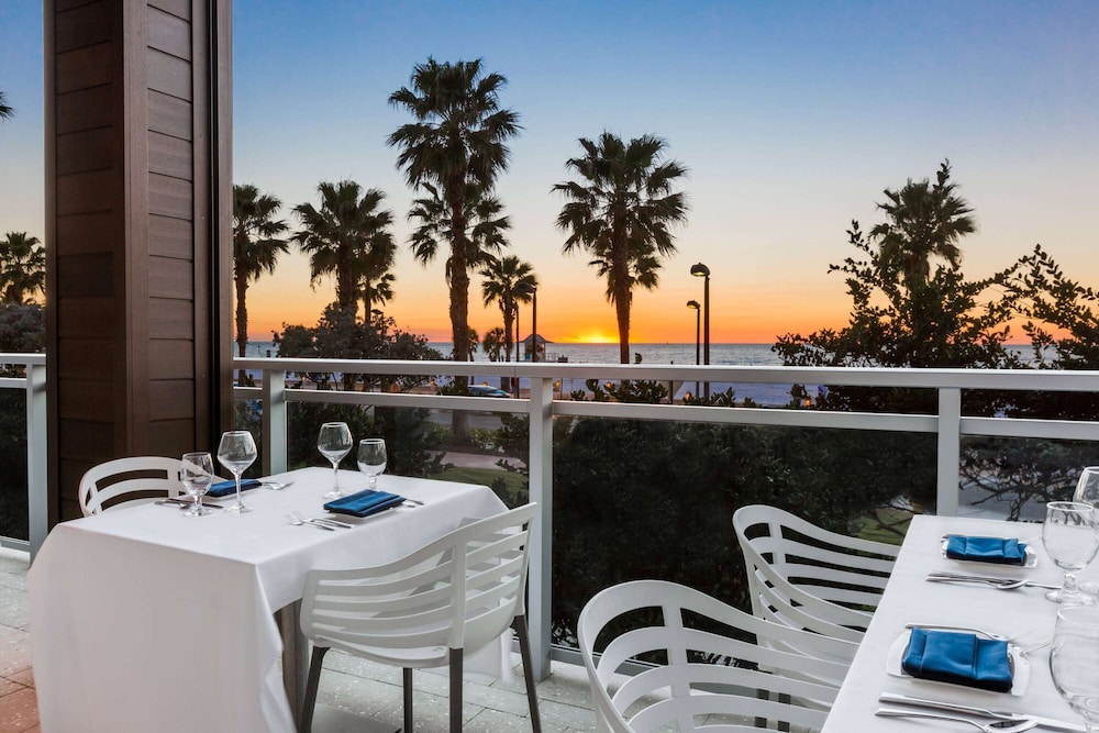 Wyndham Grand Clearwater Beach — Restaurant & bars in Clearwater, Florida