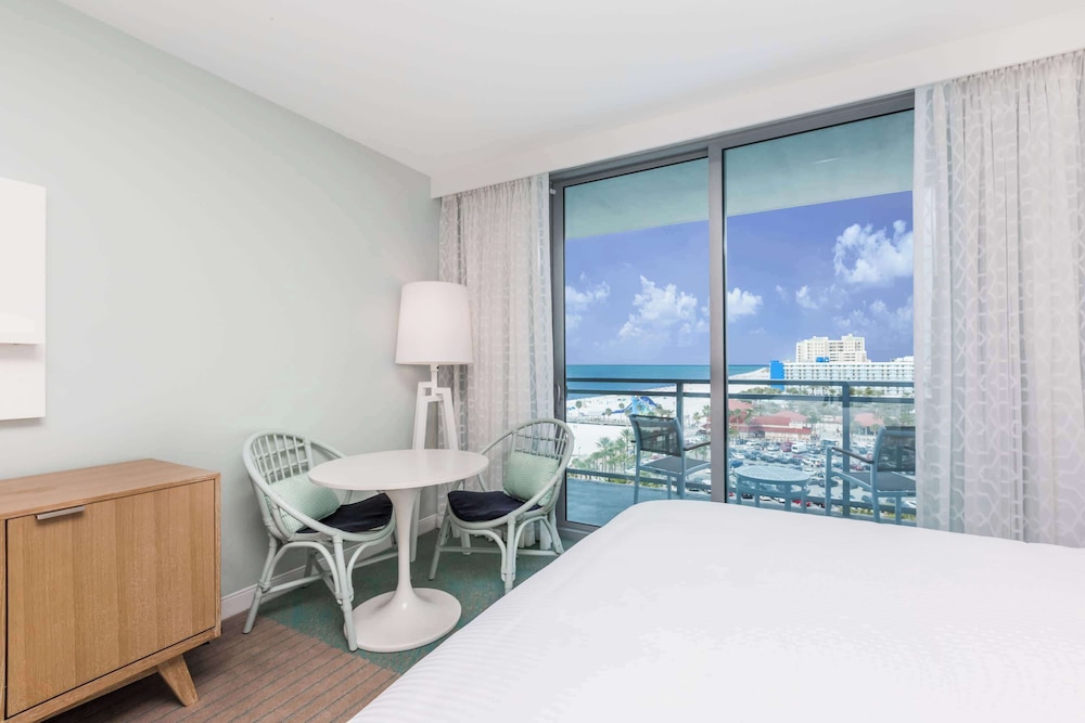 Wyndham Grand Clearwater Beach — Hotel rooms in Clearwater, Florida