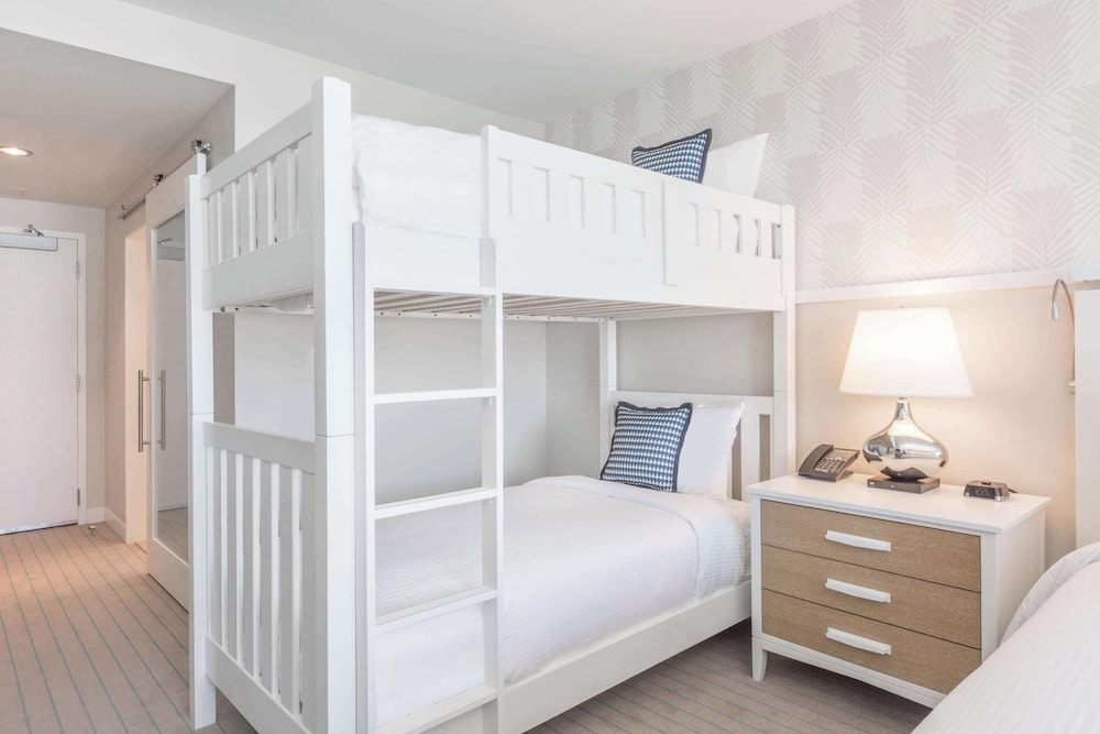Wyndham Grand Clearwater Beach — Hotel rooms in Clearwater, Florida