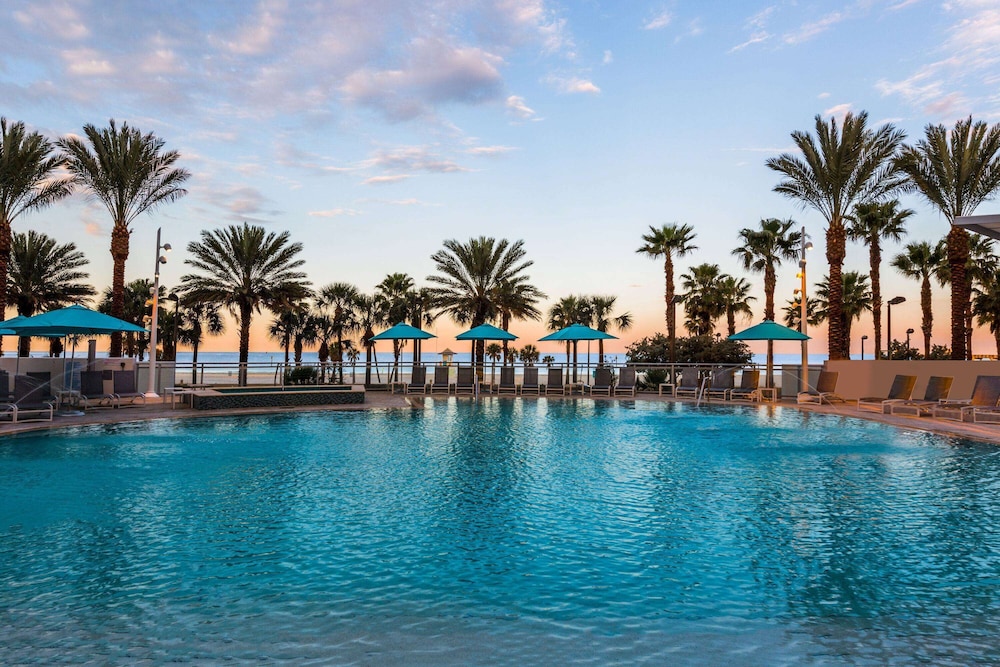 Wyndham Grand Clearwater Beach — Swimming pool in Clearwater, Florida