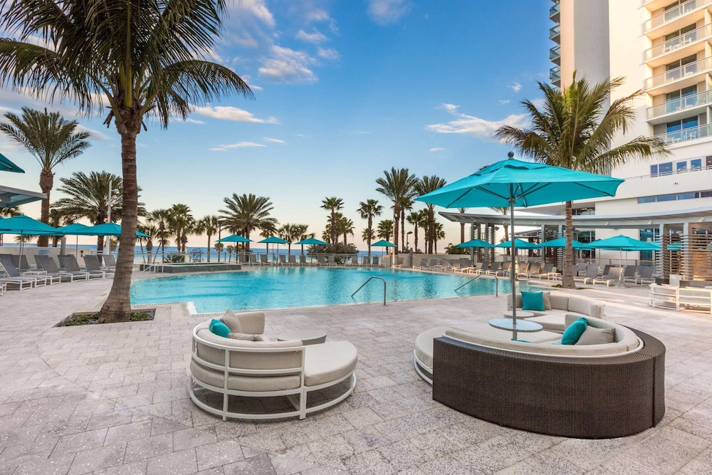 Wyndham Grand Clearwater Beach — Swimming pool in Clearwater, Florida