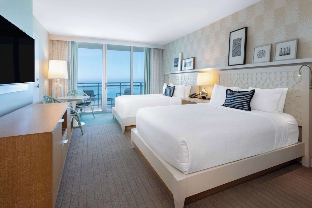 Wyndham Grand Clearwater Beach — Hotel rooms in Clearwater, Florida
